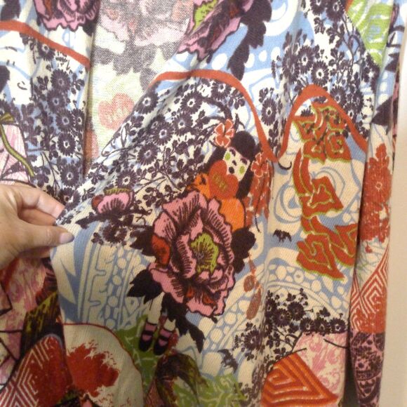 LARK RISING 100% Merino Wool Floral/Asian Vampire Printed Cardigan Wrap M - Picture 4 of 12